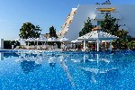 Bar lângă piscină