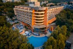 Hotel cu piscină