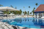 ?ezlonguri la piscină ?i bar la piscină