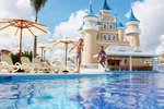 Hotel cu piscină