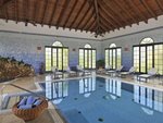 Piscina interioara