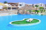 Bar lângă piscină