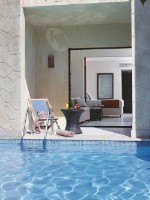 Piscină lângă cameră