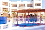 Bar langa piscina 