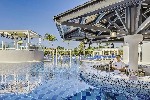 Bar langa piscina 