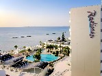 Vedere la piscină ?i plajă