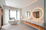 Vilă de apă cu baie cu jacuzzi
