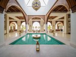 Piscina interioara
