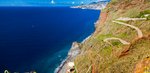 Vedere asupra plajei ?i a ora?ului Funchal