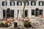 Intrarea la hotel