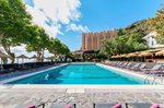 Piscină ?i hotel
