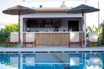 Bar langa piscina 