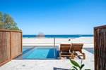 Bungalou pe malul mării, cu piscină privată