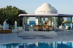 Bar lângă piscină