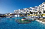 Hotel cu piscină