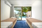 Cameră Deluxe de familie, 2 camere separate printr-un perete glisant ?i piscină comună