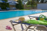 ?ezlonguri lângă piscină
