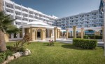 Intrarea la hotel