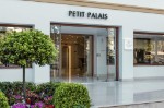 Intrarea la hotel