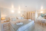 Apartament cu vedere la ora?