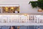 Bar langa piscina 