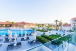 Hotel cu piscină