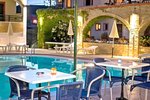 Bar langa piscina