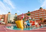 Piscină cu tobogane cu apă