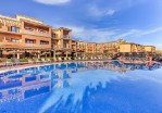 Hotel cu piscină