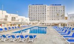 Hotel cu piscină