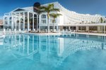 Hotel cu piscină