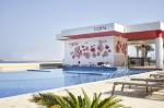 Piscină cu bar