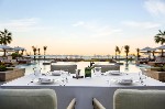 Restaurant lângă piscină
