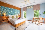 Hotel Apsara Beachfront Resort and Villa