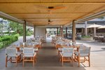 Restaurant lângă piscină