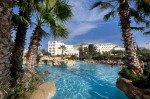 Vedere la piscină ?i hotel