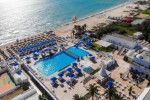 Vedere la piscină ?i plajă