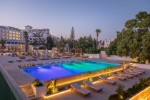 Hotel cu piscină
