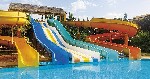 Piscină cu tobogane