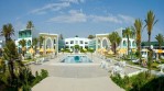 Vedere a piscinei ?i a zonei hotelului