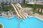 Piscina cu tobogane