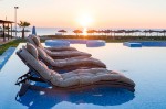 ?ezlonguri în piscină