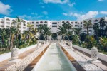 Intrarea la hotel