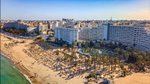 Vedere a plajei ?i a hotelului