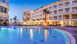 Hotel cu piscină
