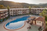 Hotel cu piscina