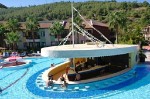 Bar langa piscina