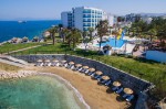 Hotel cu plajă