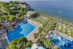 Vedere la piscină ?i plajă