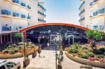 Intrarea la hotel